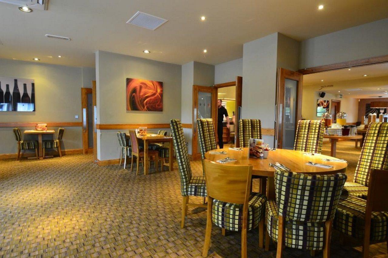 Premier Inn Inverness West Exteriör bild