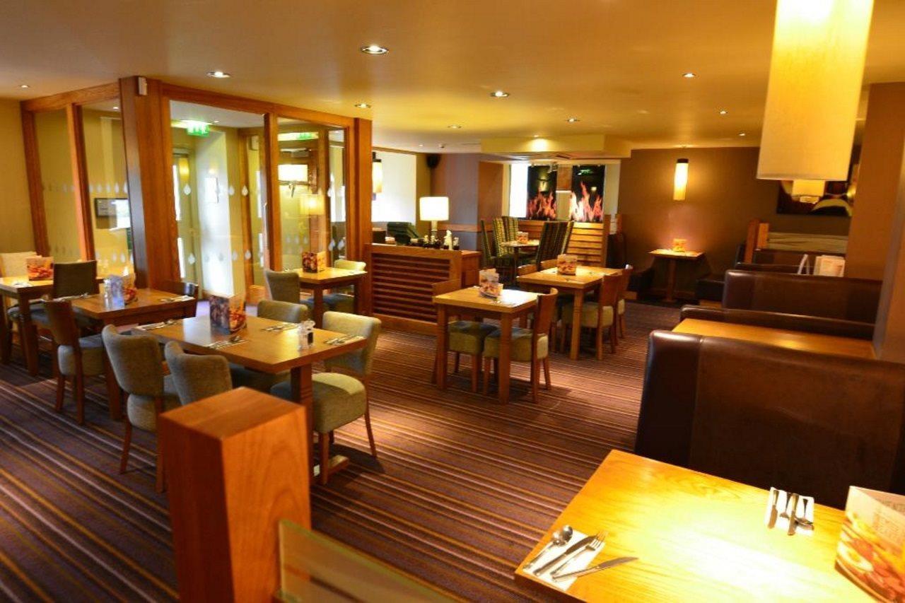 Premier Inn Inverness West Exteriör bild
