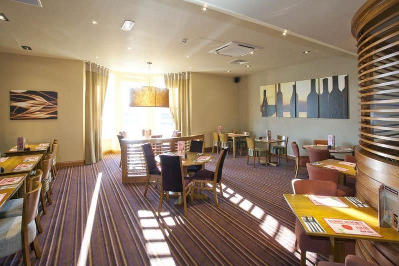 Premier Inn Inverness West Exteriör bild