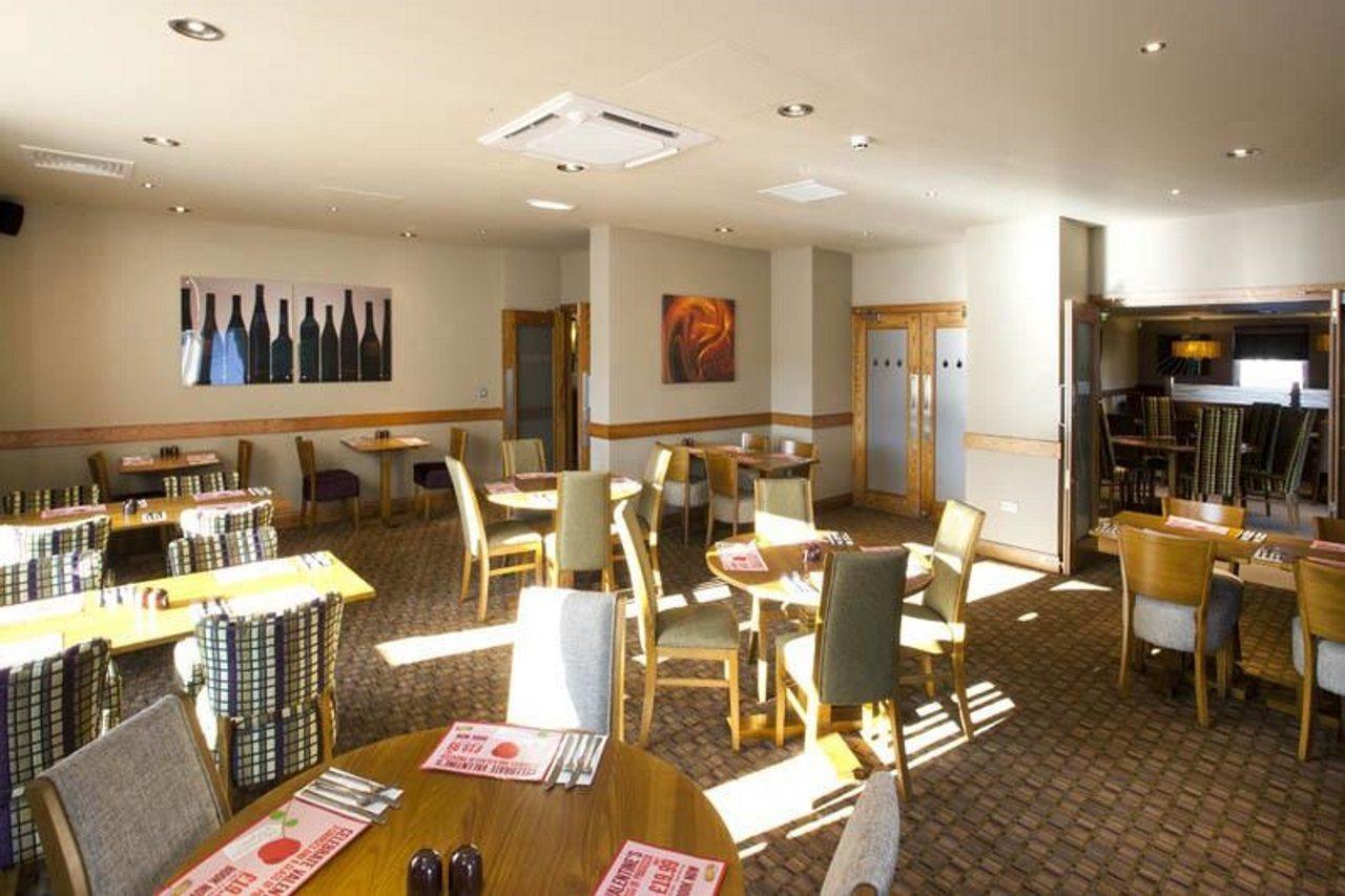 Premier Inn Inverness West Exteriör bild
